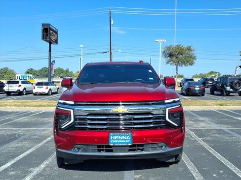 Used 2025 Chevrolet Suburban LT w/ Comfort Package RWD image 14