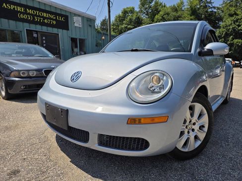 Used 2009 Volkswagen Beetle S FWD image 2