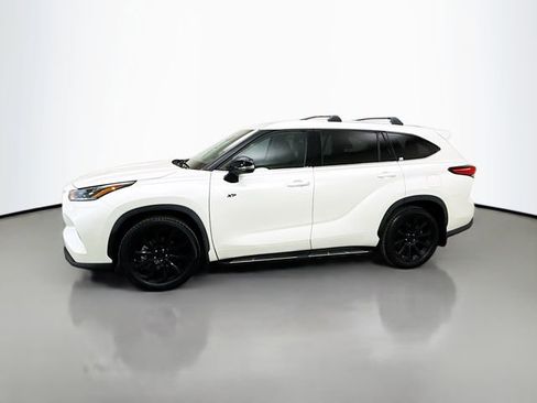 Used 2021 Toyota Highlander XLE image 4