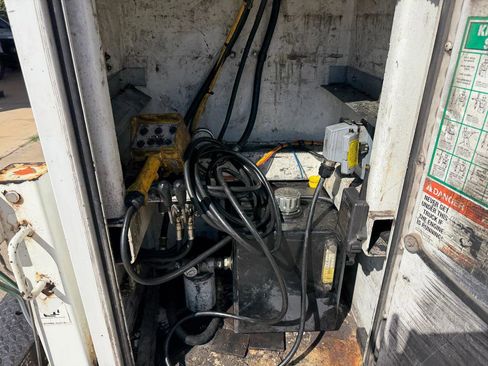 Used 2017 Ford F550 2WD Regular Cab Super Duty image 41