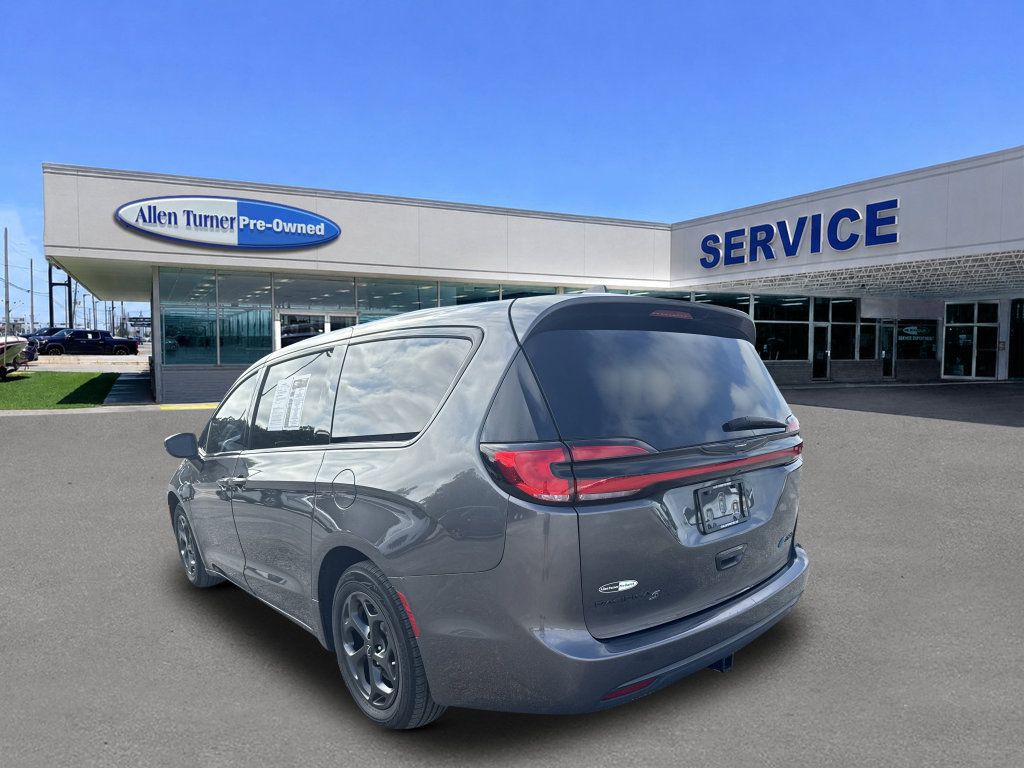 Used 2022 Chrysler Pacifica Touring-L w/ S Appearance Package FWD image 6