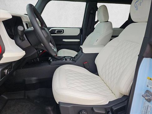 New 2025 Ford Bronco Heritage Edition image 4
