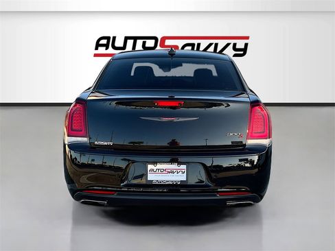Used 2022 Chrysler 300 S w/ Comfort Group image 6