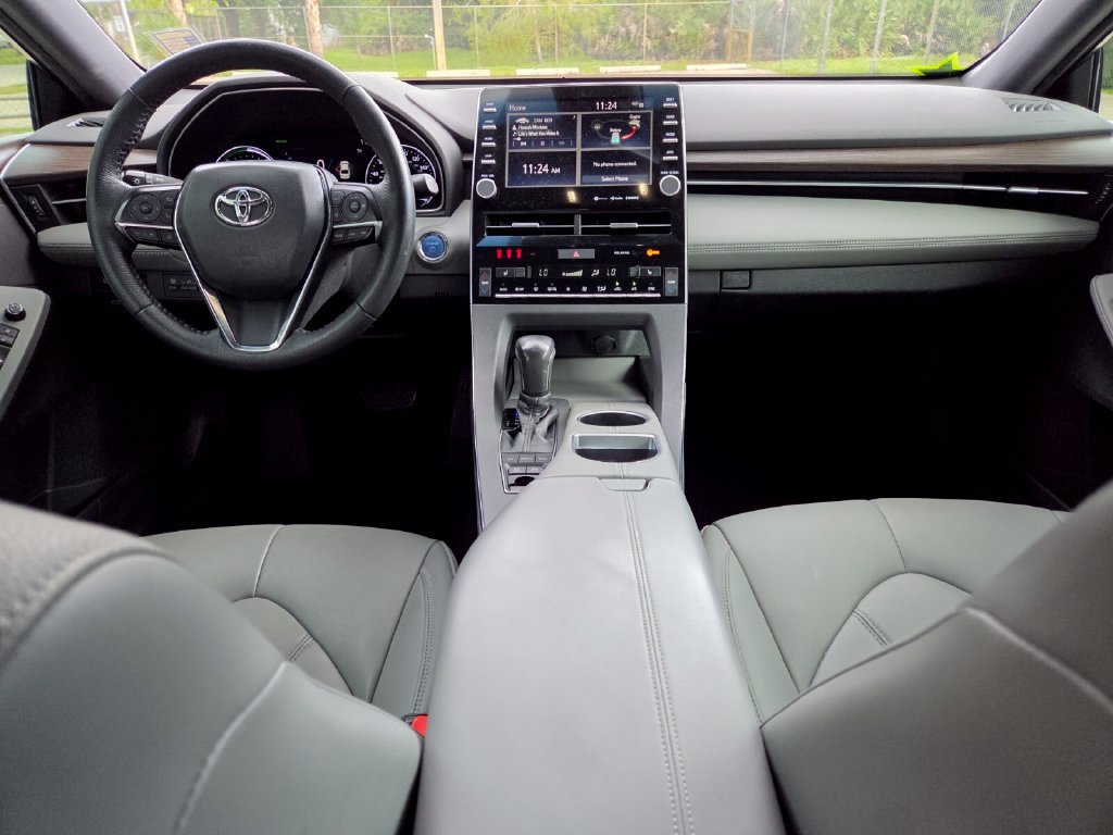 Used 2021 Toyota Avalon XLE FWD image 5