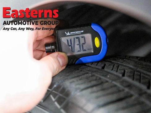 Used 2022 Toyota Corolla Cross XLE w/ Convenience Package image 24