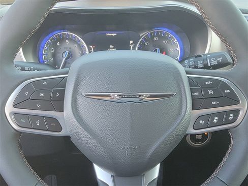 New 2026 Chrysler Pacifica Pinnacle image 19