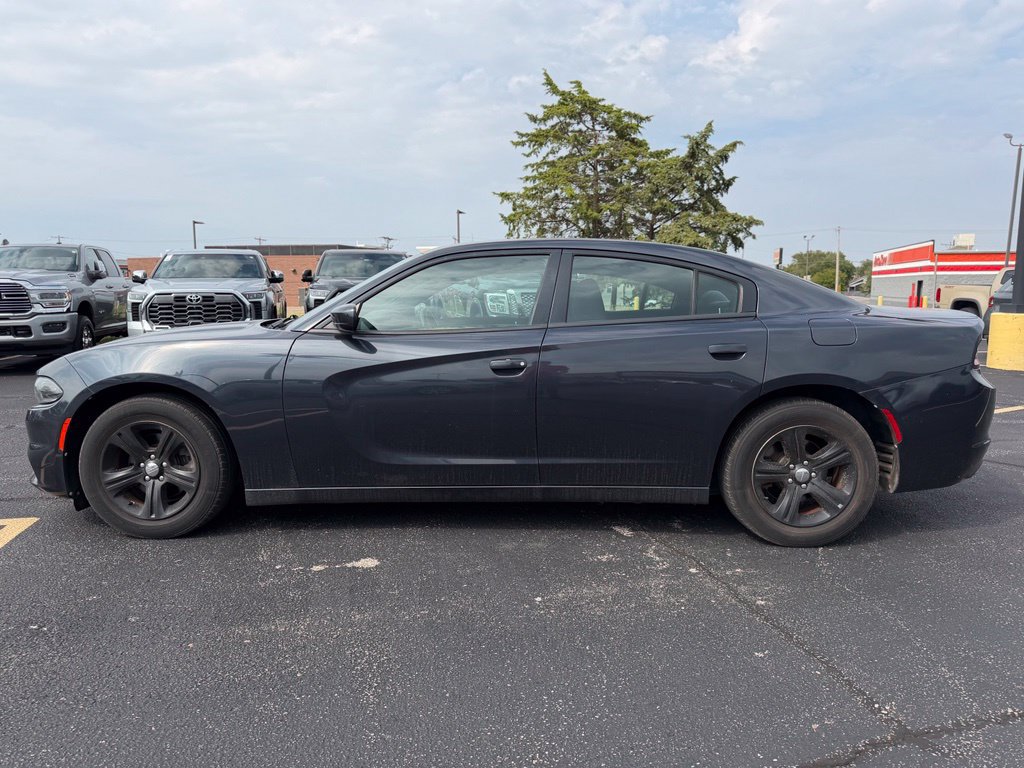 Used 2018 Dodge Charger SXT RWD image 4