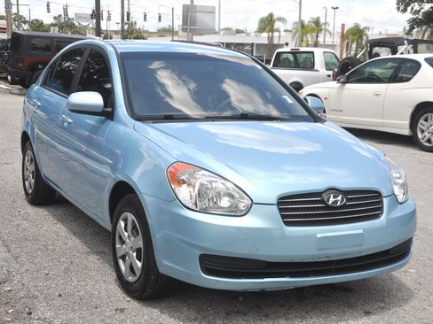 Used 2010 Hyundai Accent GLS w/ Premium Pkg 4 FWD image 5