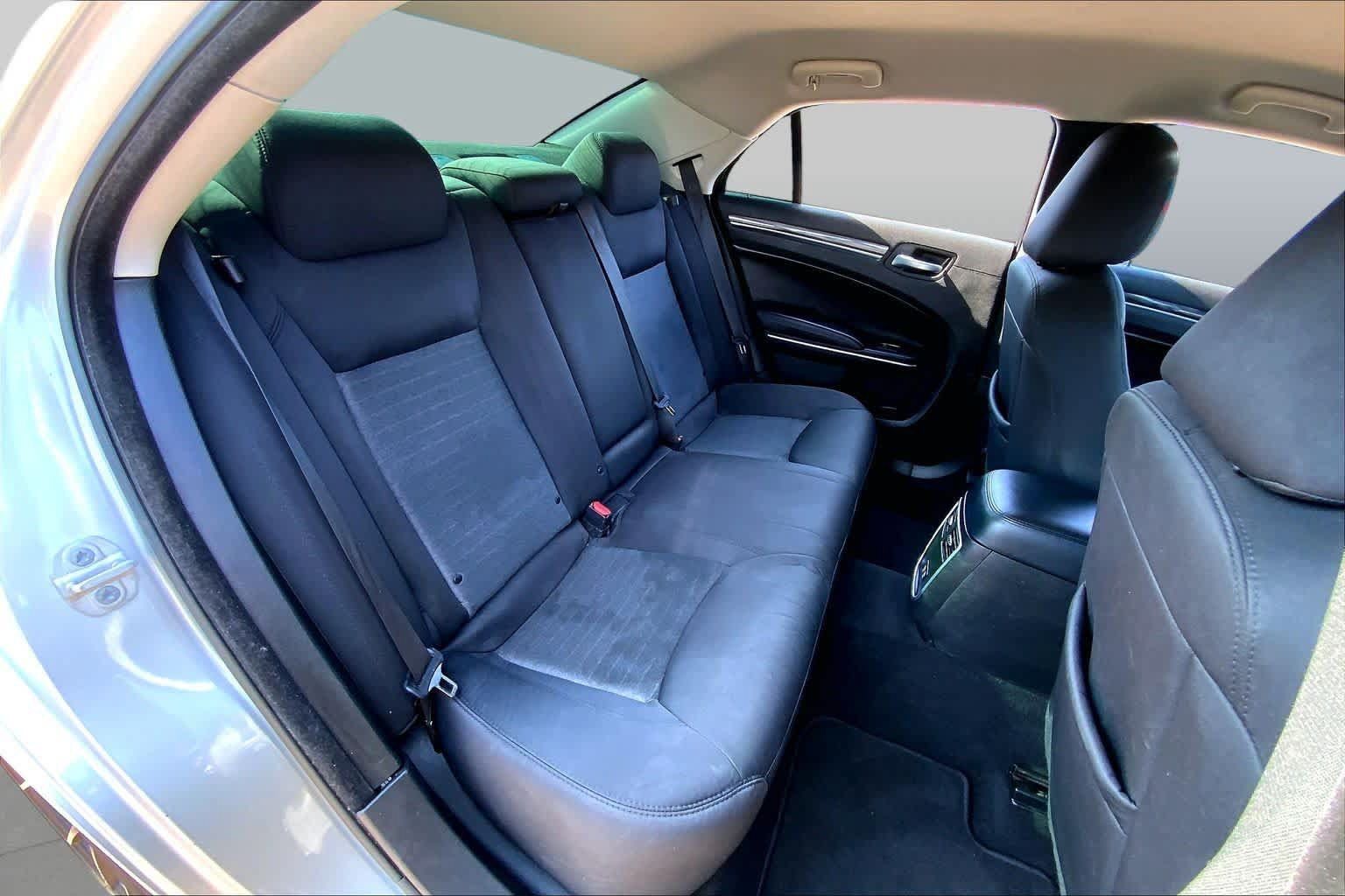 Used 2022 Chrysler 300 Touring w/ Sport Appearance Package RWD image 20