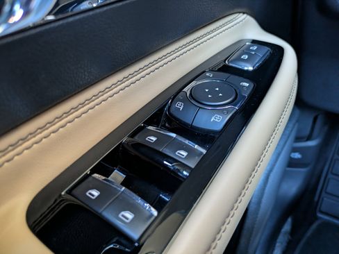 Used 2023 Lincoln Corsair Reserve w/ Equipment Group 202A image 21