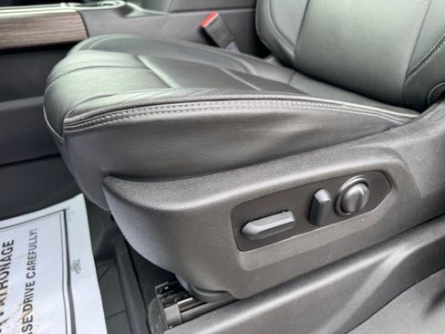 Used 2022 Chevrolet Silverado 1500 High Country w/ Technology Package image 32