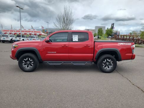 Used 2022 Toyota Tacoma TRD Off-Road w/ Technology Package image 11
