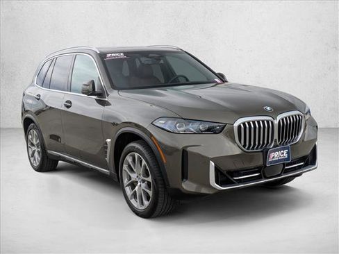 Used 2024 BMW X5 xDrive40i w/ Premium Package image 3