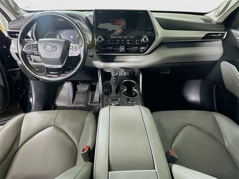 Used 2022 Toyota Highlander Platinum image 15