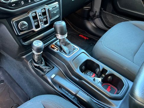 Used 2022 Jeep Wrangler Unlimited Sport image 19