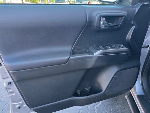 Used 2018 Toyota Tacoma TRD Off-Road w/ Technology Package AWD/4WD image 10
