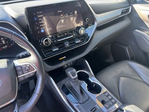 Used 2023 Toyota Highlander Limited image 27
