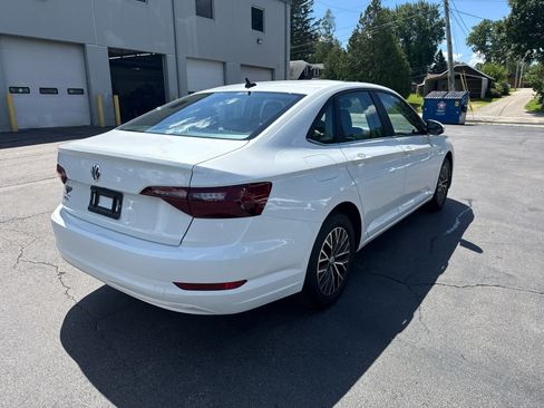 Used 2020 Volkswagen Jetta SE w/ SE Cold Weather Package FWD image 3