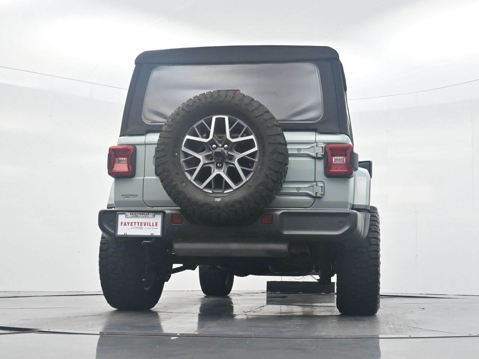 Used 2024 Jeep Wrangler Unlimited Sahara w/ Safety Group AWD/4WD image 29