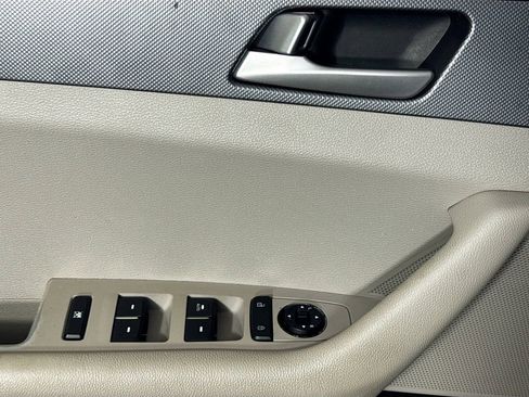 Used 2017 Hyundai Sonata SE image 18