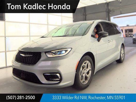Used 2024 Chrysler Pacifica Limited FWD image 1