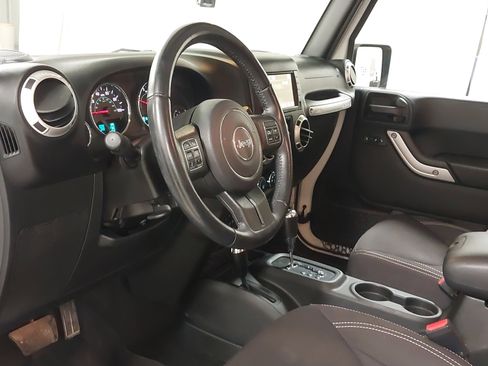 Used 2017 Jeep Wrangler Unlimited Sahara w/ Dual Top Group image 17