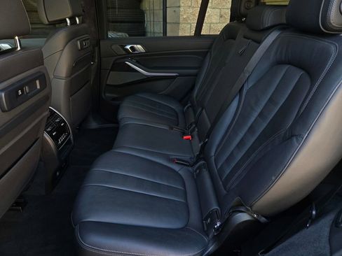 Used 2021 BMW X7 xDrive40i w/ M Sport Package AWD/4WD image 16