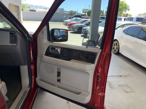 Used 2017 Lincoln Navigator Select AWD/4WD image 12