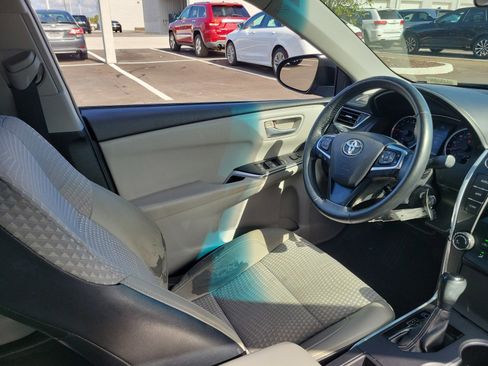 Used 2015 Toyota Camry SE image 20