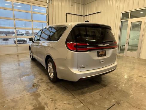 New 2026 Chrysler Pacifica Select FWD image 5