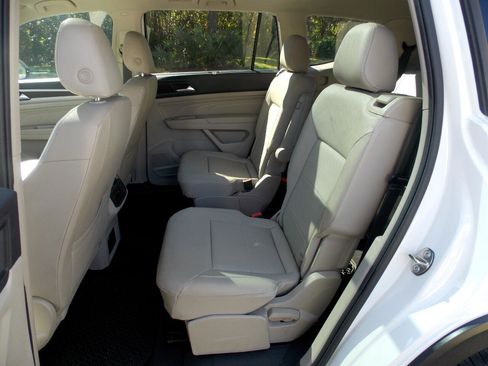 Used 2021 Volkswagen Atlas SE w/ Panoramic Sunroof Package image 6