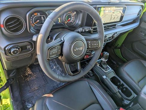 Used 2025 Jeep Wrangler Rubicon image 10