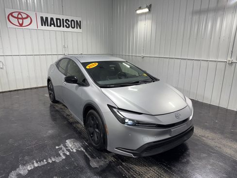 Used 2024 Toyota Prius LE image 4