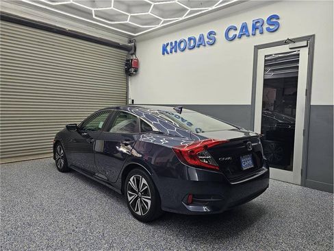 Used 2017 Honda Civic EX-T image 3