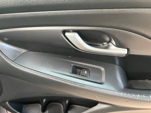 Used 2018 Hyundai Elantra GT FWD image 13