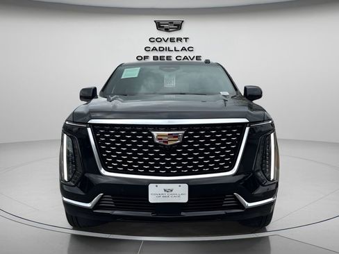 Used 2025 Cadillac Escalade Premium Luxury image 2