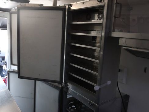 Used 2022 Mercedes-Benz Sprinter 4500 w/ Parking Package image 17