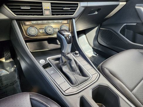 Certified 2023 Volkswagen Jetta SE w/ Panoramic Sunroof Package image 16