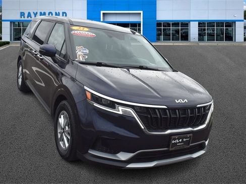 Certified 2023 Kia Carnival LX image 9