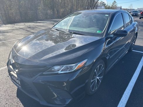 Used 2020 Toyota Camry SE image 4