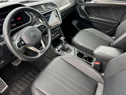 Used 2022 Volkswagen Tiguan SE R-Line image 9
