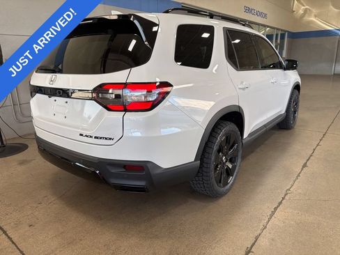 Certified 2026 Honda Pilot Black Edition image 3