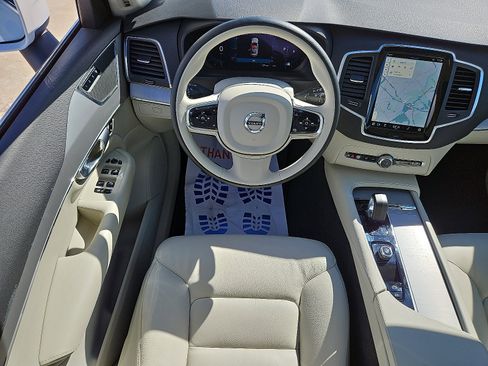 Used 2024 Volvo XC90 B5 Core w/ Climate Package image 11