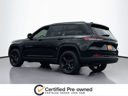 Used 2023 Jeep Grand Cherokee Altitude AWD/4WD image 14