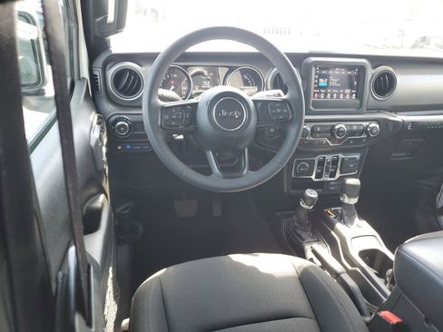 Certified 2023 Jeep Wrangler Unlimited AWD/4WD image 10