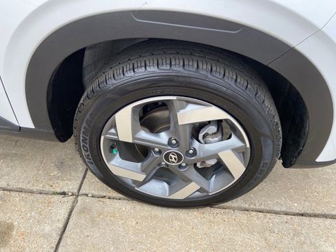 Used 2025 Hyundai Venue SEL image 31