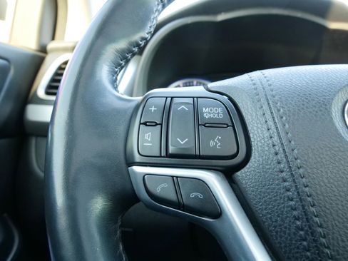 Used 2017 Toyota Highlander Limited Platinum image 23