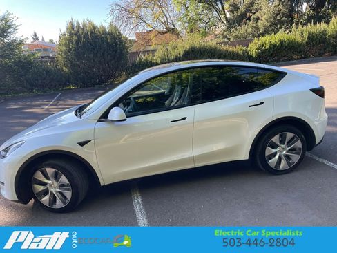 Used 2023 Tesla Model Y Long Range AWD/4WD image 5