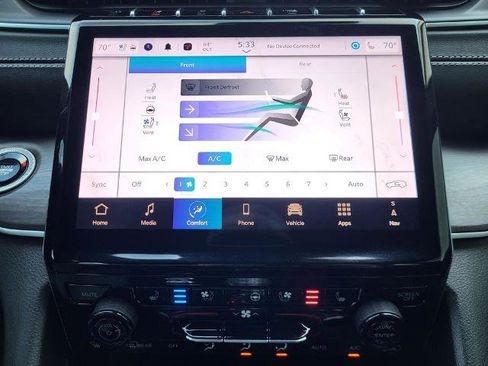 Used 2024 Jeep Grand Cherokee L Limited w/ Luxury Tech Group II image 19