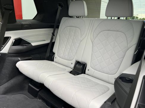 Used 2023 BMW X7 xDrive40i w/ M Sport Package AWD/4WD image 27